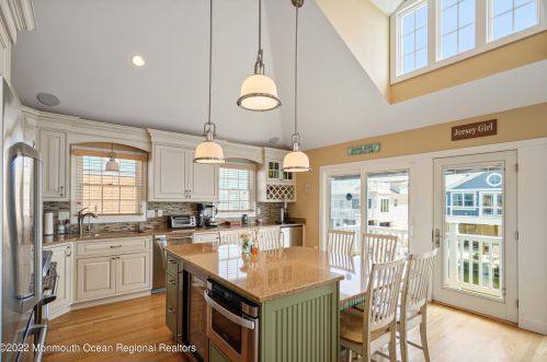 3356 Sunset Ln, Lavallette, NJ 08735-1118