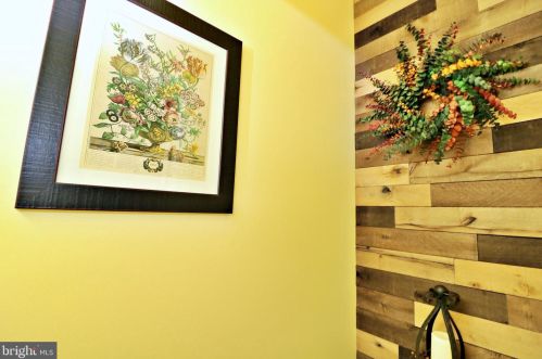 1756 Johnnycake Ln, Harpers Ferry WV 25425-6078 exterior