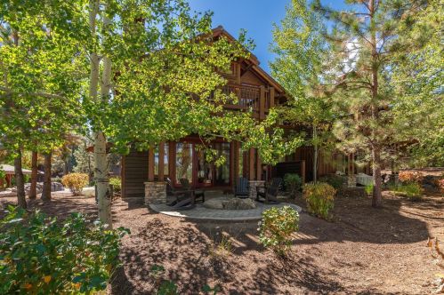 10240 Valmont Trl, Truckee CA  96161-2072 exterior