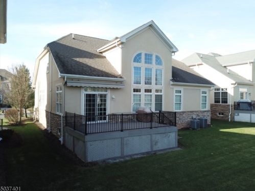 31 Johns Dr, Warren, NJ 07059-3006
