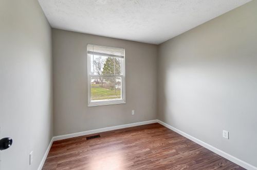 496 Bessinger Dr, Cincinnati OH 45240 exterior