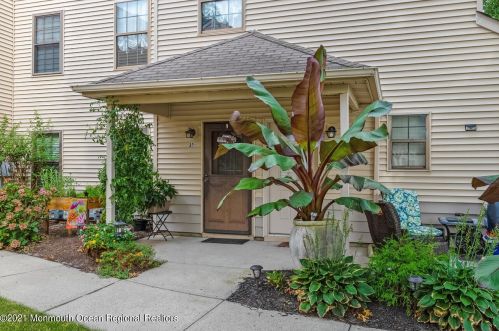 302 Wildflower Ct, Jackson Twp, NJ 08527-4136