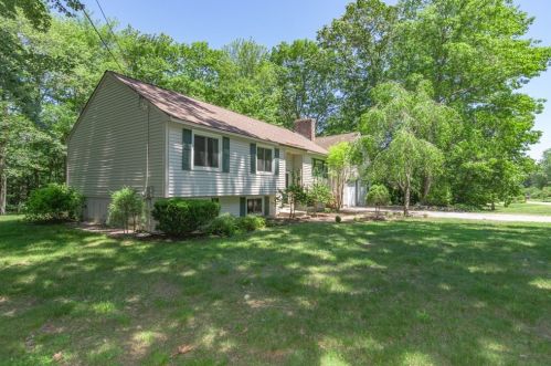 26 Country Acres Rd, Sandown, NH 03873-2119