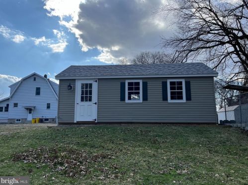 56 Mandl St, Trenton NJ  08619-3604 exterior