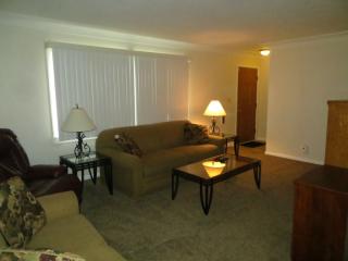 2744 Winsted Dr, Toledo OH  43606-3924 exterior