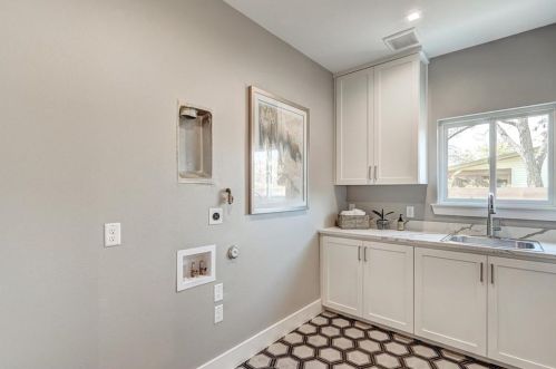 6819 Arroyo Seco, Austin TX  78756-1305 exterior