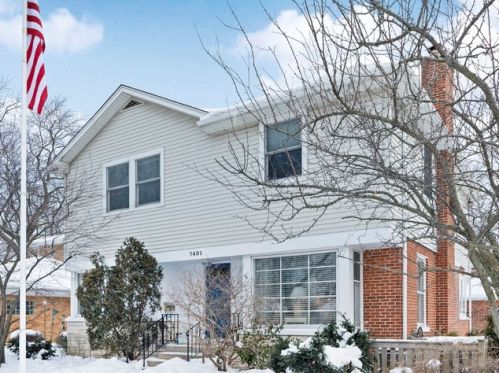 7401 Kilbourn Ave, Skokie, IL 60076-3841