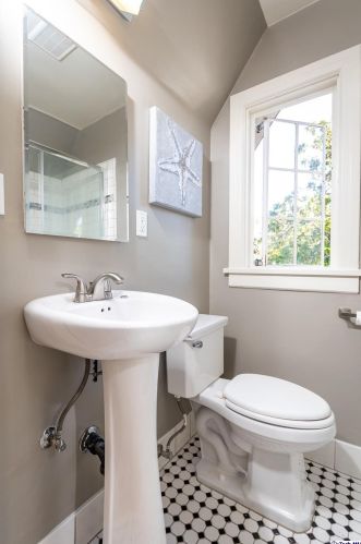 1357 Moncado Dr, Glendale CA  91207-1831 exterior