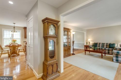 9305 Janphil Ln, Springfield VA  22153-3911 exterior