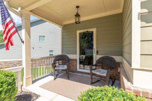 639 Royal Crest Ct, Holly Springs, GA 30115-1836