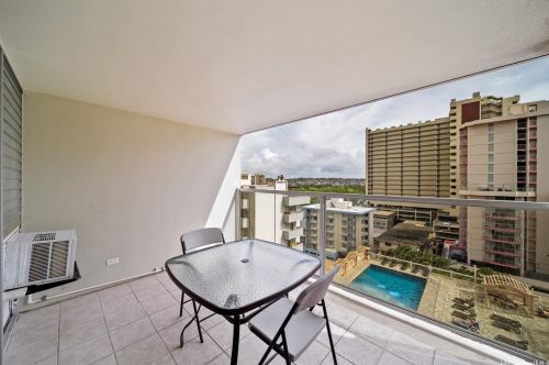 445 Seaside Ave, Honolulu HI  96815-2640 exterior