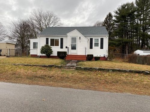 75 Obadiah Ave, Warwick, RI 02889-3347