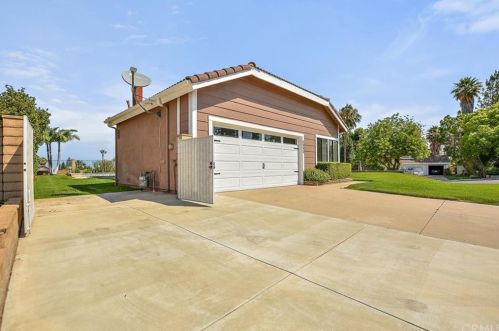 6880 Rycroft Dr, Riverside CA  92506-5317 exterior