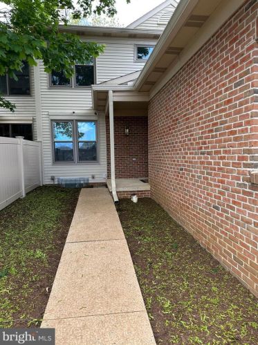1839 Spring Ridge Ln, Lancaster, PA 17603-6793
