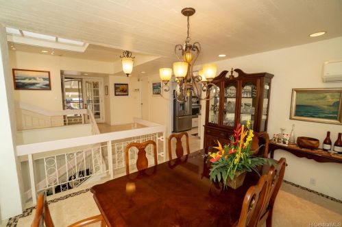 1072 Kaumoku St, Honolulu HI  96825-1306 exterior