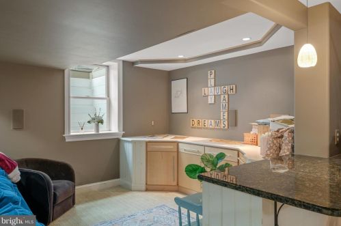 1827 Krystle Dr, Lancaster PA  17602-4149 exterior