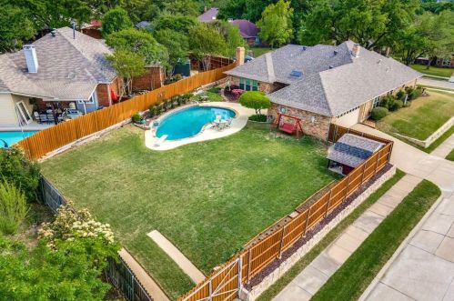 2101 Nob Hl, Carrollton TX 75006-2822 exterior