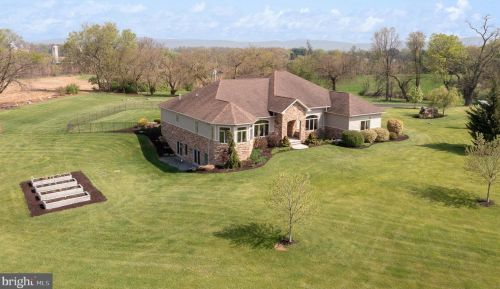 253 Bonnybrook Rd, Carlisle PA 17013-4214 exterior