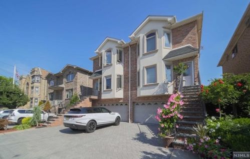 241 Knox Ave, Cliffside Park, NJ 07010-2510