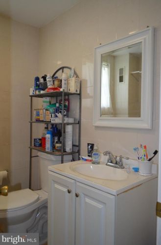 2334 10th St, Philadelphia, PA 19133-1539