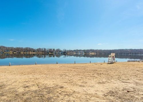 9 Sioux Rd, Middlefield, CT 06455-1015