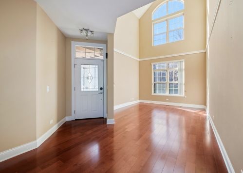 8461 Callie Ave, Morton Grove, IL 60053-3704