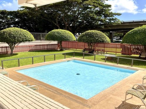 4300 Waialae Ave, Honolulu HI  96816-5735 exterior