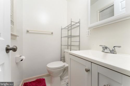3809 Fairhope Rd, Woodbridge, VA 22193-2101
