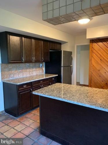 42 Hepburn Ln, Willingboro, NJ 08046-1724