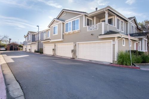 24 Crystal Ct, Milpitas, CA 95035-4349