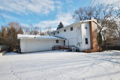 1112 Normal St, Minot, ND 58703-2122