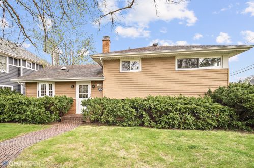 860 Highview Ave, Glendale Heights, IL 60137-5581