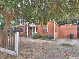 1116 Manor Dr, Modesto, CA 95351-2219