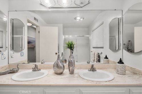 1430 Greenbriar Rd, Glendale CA  91207-1053 exterior