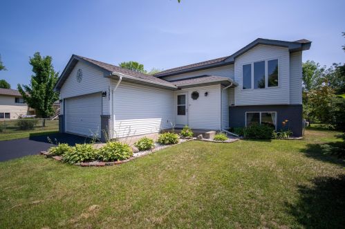 1395 Honeysuckle Ln, Spectacle Lake, MN 55008-1777