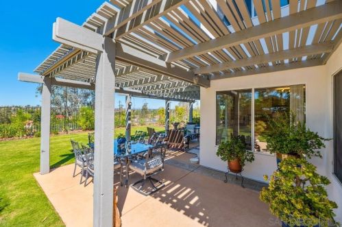 1597 Parkview Dr, Vista CA  92081-8750 exterior