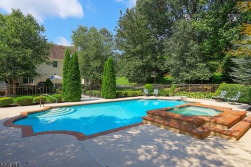 5 Wexford Ct, Warren, NJ 07059-5811