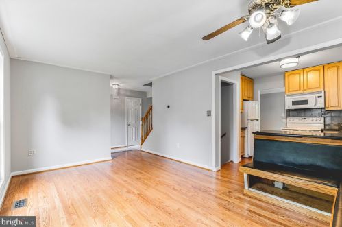 10014 Downeys Wood Ct, Springfield VA  22015-2730 exterior