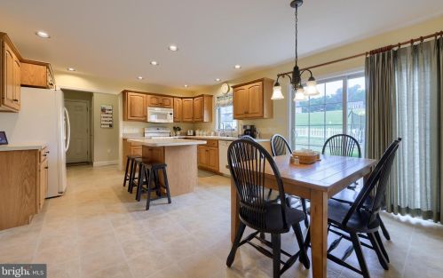 2216 Friesian Rd, York, PA 17406-7923