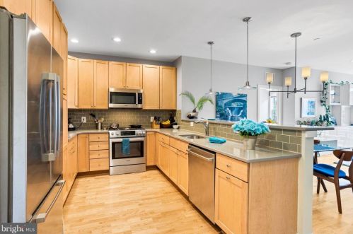 600 24th St, Philadelphia, PA 19146-3011