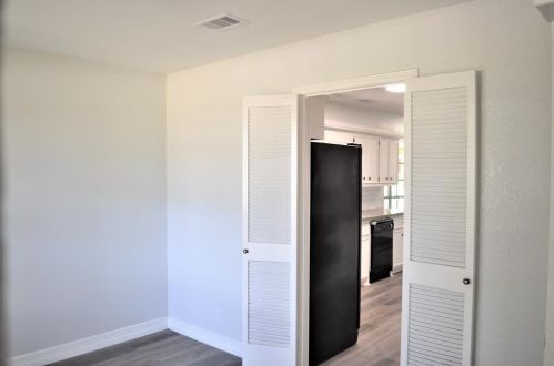 37 Colony Sq, Angleton TX 77515-3644 exterior