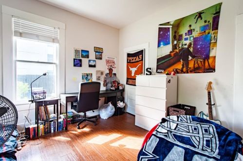 207 39th St, Austin TX  78751-5030 exterior