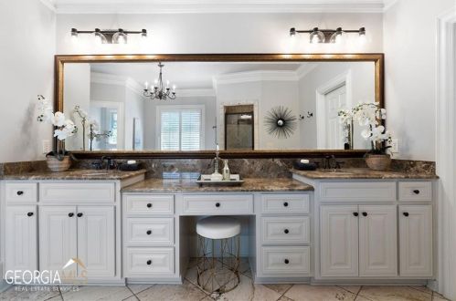 555 Glenmanor Ct, Atlanta GA  30328-4270 exterior