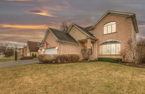 1115 Davis St, Arlington Hts, IL 60005-2130