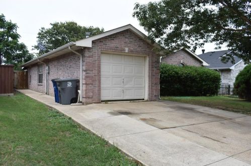 5237 Abuelo Ct, Dallas, TX 75211-7489