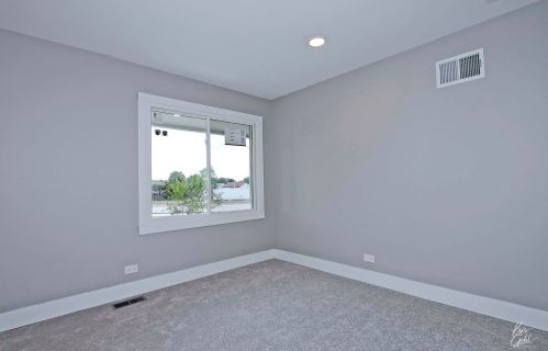 1711 Waverly Ct, Arlington Hts IL  60004-2321 exterior