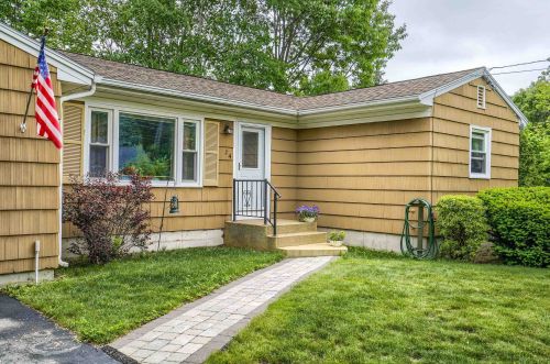 24 Crest Dr, Somersworth, NH 03878-4405