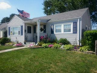 28 Miles Ave, Pawtucket, RI 02861-4015