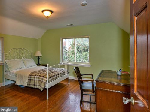 621 Greenbrier Dr, Silver Spring MD 20910-4230 exterior