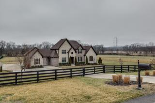 5501 Hawks Landing Dr, Triune, TN 37014-9136